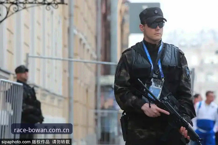 世界杯安保策略深度分析:英方警力缩减背后的竞技外交新格局